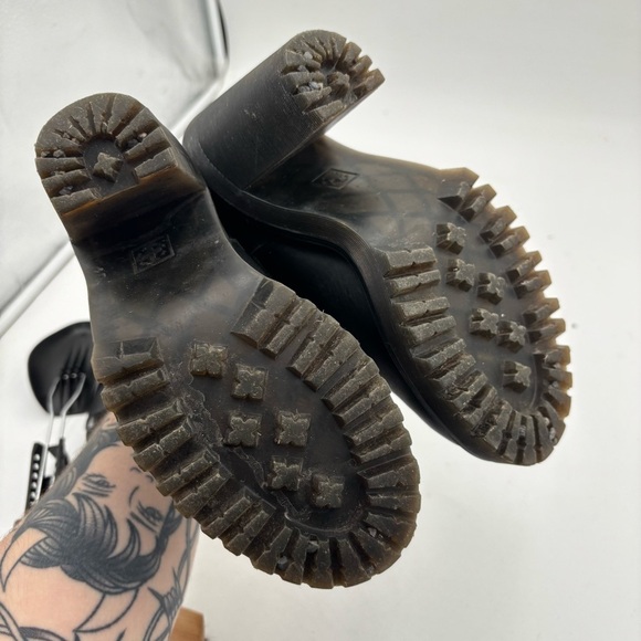 Dr. Martens Women’s 5 Black Leather Hurston Chelsea Heeled Ankle Boots - Picture 4 of 8